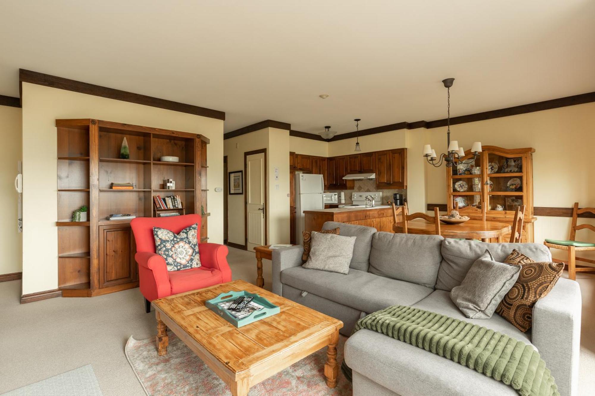 Appartement Tremblant In&out - View - Wood Fireplace